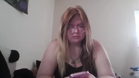 Snapshot of borderline_mutt chatting on 09.23.25 borderline mutt online show from 09.23.25