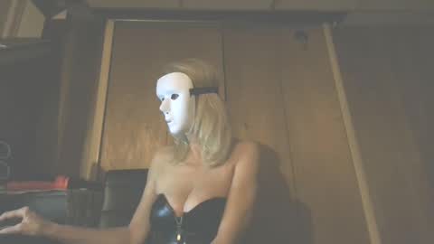 Snapshot of bored_housewife1985 chatting on 12.02.24 bored_housewife1985 online show from 12.02.24