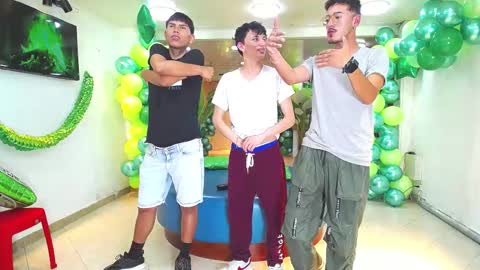 THOMAS AND DAMIAND online show from 03.09.25