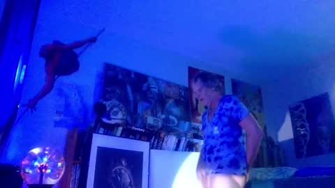 Bottomboo7 online show from 10.25.25