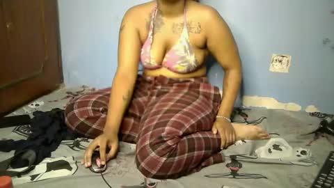 Snapshot of botty_queen chatting on 04.20.26 botty_queen online show from 04.20.26