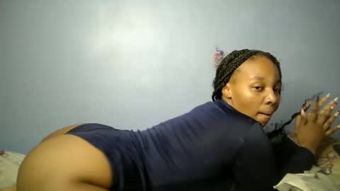 Snapshot of botty_queen chatting on 05.12.26 botty_queen online show from 05.12.26