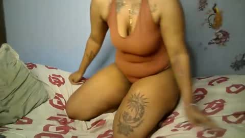 Snapshot of botty_queen chatting on 05.17.26 botty_queen online show from 05.17.26