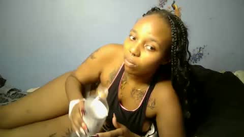Snapshot of botty_queen chatting on 05.19.26 botty_queen online show from 05.19.26