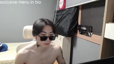 Snapshot of boxman556990 chatting on 10.31.25 boxman556990 online show from 10.31.25