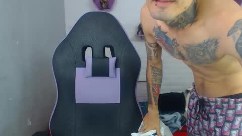 Snapshot of boy_tatto77 chatting on 12.22.25 boy_tatto77 online show from 12.22.25