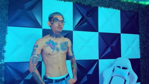 boy_tatto77 online show from 01.17.26