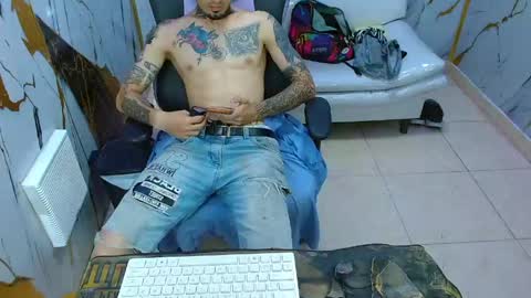 Snapshot of boy_tatto77 chatting on 06.01.26 boy_tatto77 online show from 06.01.26