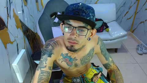 Snapshot of boy_tatto77 chatting on 06.03.26 boy_tatto77 online show from 06.03.26