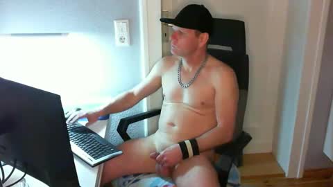 Snapshot of boycatcher chatting on 02.09.25 Julian online show from 02.09.25