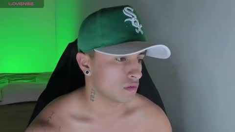 Snapshot of boylatin_777 chatting on 05.10.26 miguel online show from 05.10.26