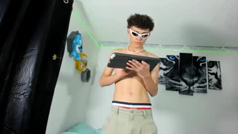 boys4hot_777 online show from 03.08.25