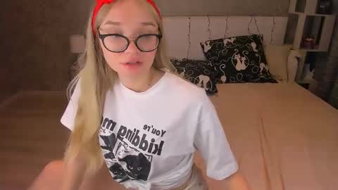 Snapshot of boysloveblondee chatting on 01.22.25 BoysLoveBlondee online show from 01.22.25