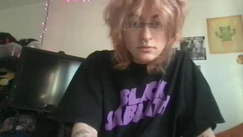 Snapshot of boywithbug chatting on 02.26.25 boywithbug online show from 02.26.25