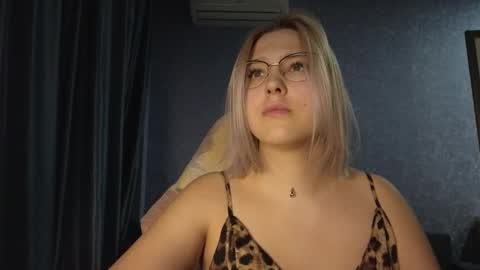 Snapshot of brandy__stars chatting on 10.30.25 Belle online show from 10.30.25