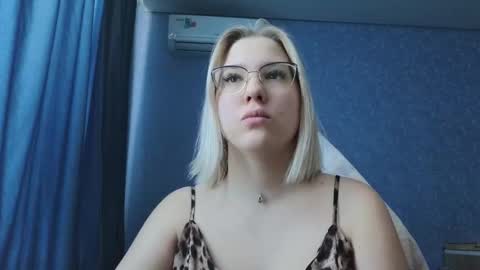 Snapshot of brandy__stars chatting on 11.16.25 Belle online show from 11.16.25