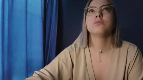 Snapshot of brandy__stars chatting on 11.22.25 Belle online show from 11.22.25