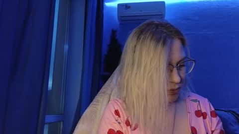 Snapshot of brandy__stars chatting on 01.08.26 Belle online show from 01.08.26