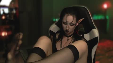 Snapshot of brandy_queen chatting on 05.11.26 Aurorabut ur dad just calls me Rory online show from 05.11.26
