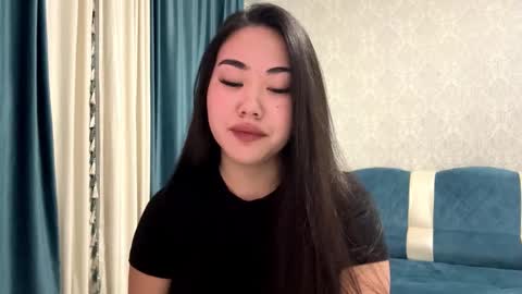 Snapshot of brandysveum chatting on 10.19.25 Aypril   online show from 10.19.25