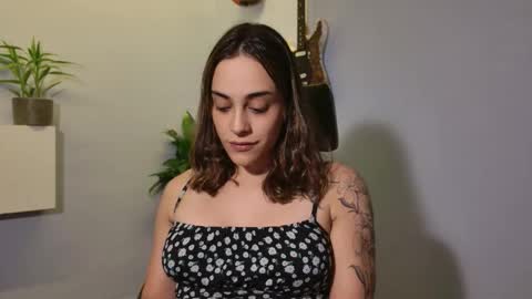 Snapshot of braziliantgirl chatting on 12.18.25 Thalia online show from 12.18.25