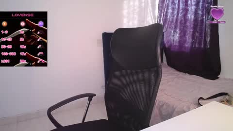 Snapshot of breathe333 chatting on 02.04.25 Ask me online show from 02.04.25