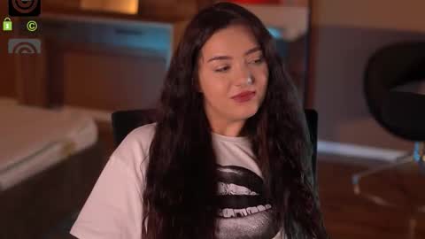 Snapshot of breezybabe23 chatting on 09.11.25 Leah online show from 09.11.25