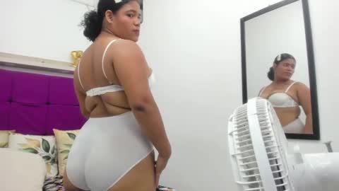 Snapshot of brenda_smith19x chatting on 09.23.25 brenda_smith19x online show from 09.23.25