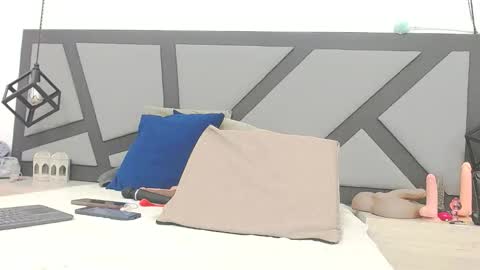 BRENDA VELASQUEZ online show from 10.23.25