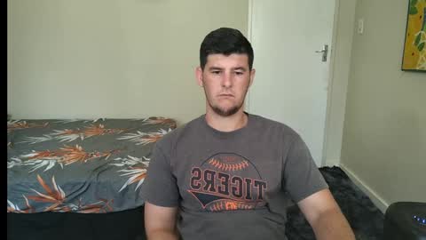 Snapshot of brendansexyboy098754 chatting on 01.27.25 ask me lol online show from 01.27.25