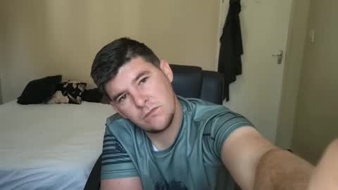 Snapshot of brendansexyboy098754 chatting on 09.15.25 ask me lol online show from 09.15.25