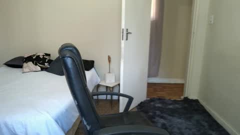 Snapshot of brendansexyboy098754 chatting on 09.16.25 ask me lol online show from 09.16.25