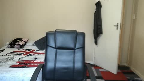 Snapshot of brendansexyboy098754 chatting on 10.14.25 ask me lol online show from 10.14.25