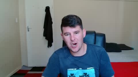 Snapshot of brendansexyboy098754 chatting on 11.19.25 ask me lol online show from 11.19.25