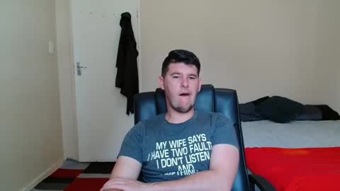 Snapshot of brendansexyboy098754 chatting on 11.26.25 ask me lol online show from 11.26.25