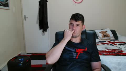 Snapshot of brendansexyboy098754 chatting on 02.16.26 ask me lol online show from 02.16.26