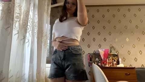 Snapshot of brendelle chatting on 12.21.25 Mia online show from 12.21.25