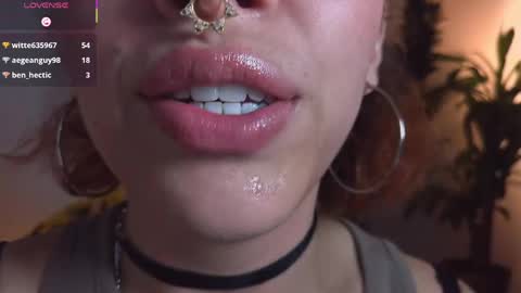 Snapshot of bri_von_dhara_ chatting on 06.05.26 Bri online show from 06.05.26