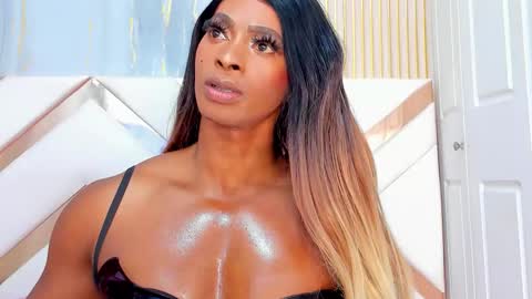 Snapshot of briggittebony chatting on 10.10.25 BIRGGITTEBONY online show from 10.10.25