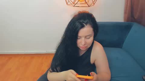 Snapshot of brilliantegirl_ chatting on 06.25.26 brilliantegirl_ online show from 06.25.26