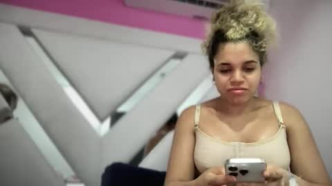 Snapshot of brithneysquirt chatting on 11.10.25 brithneysquirt online show from 11.10.25