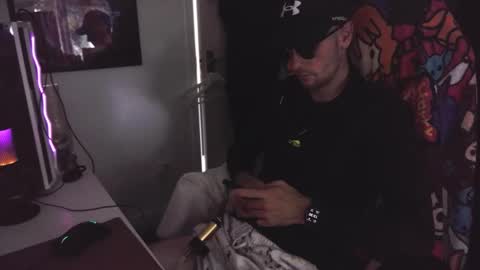 Snapshot of britishbigdick_ chatting on 09.18.25 britishbigdick_ online show from 09.18.25