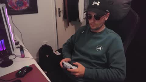 Snapshot of britishbigdick_ chatting on 09.22.25 britishbigdick_ online show from 09.22.25