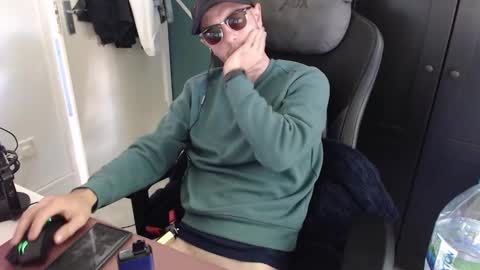 Snapshot of britishbigdick_ chatting on 09.30.25 britishbigdick_ online show from 09.30.25