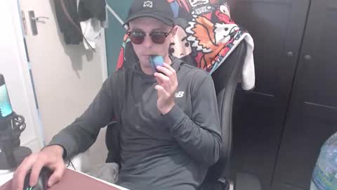 Snapshot of britishbigdick_ chatting on 10.03.25 britishbigdick_ online show from 10.03.25