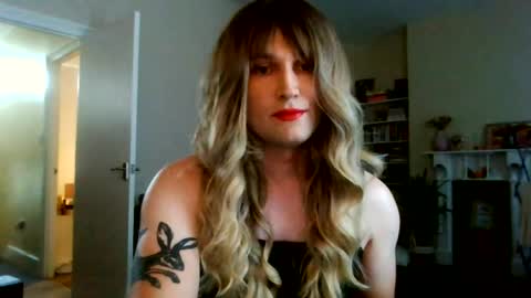 Snapshot of britishlucysissy chatting on 07.04.26 britishlucysissy online show from 07.04.26