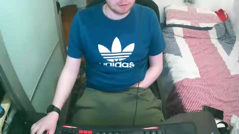 Snapshot of britishtom93 chatting on 02.25.26 British Tom online show from 02.25.26