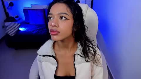Snapshot of britney_collins_ chatting on 07.15.26 britney_collins_ online show from 07.15.26