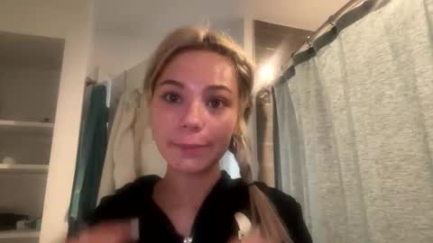 Snapshot of britneycherry08 chatting on 02.28.26 britneycherry08 online show from 02.28.26