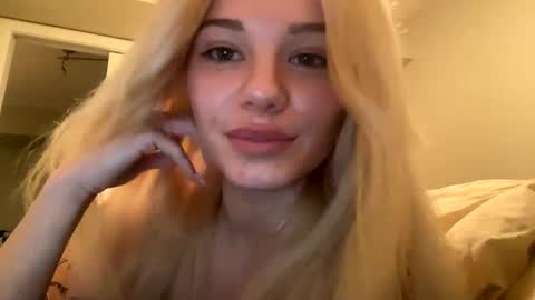 Snapshot of britneycherry08 chatting on 04.23.26 britneycherry08 online show from 04.23.26